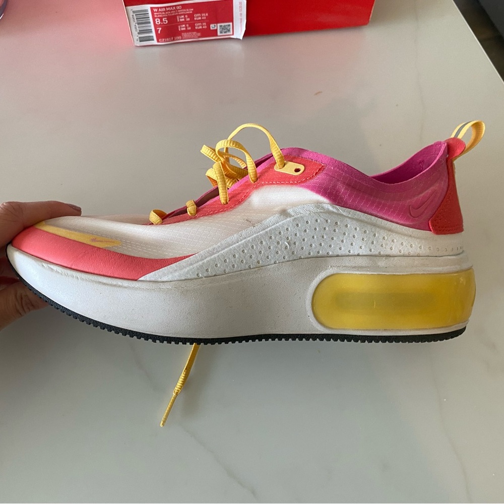 Nike Air Max Dia SE women’s Laser sneakers